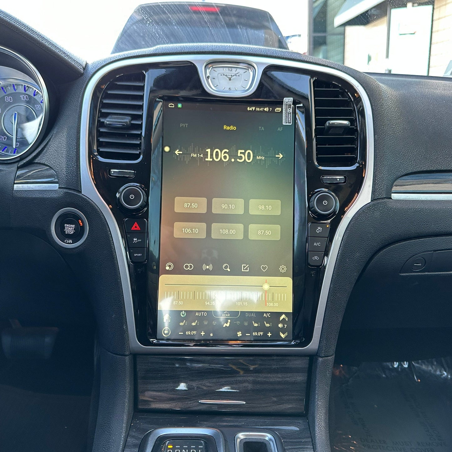 13.6" Vertical Screen Android 13/14 Navigation Radio for Chrysler 300 300C 300S 2011 - 2023